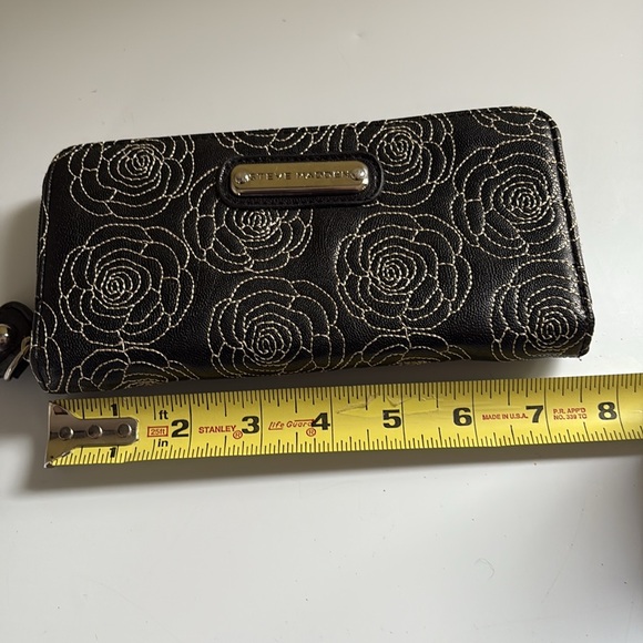 Steve Madden Black Floral Faux Wallet - Picture 2 of 8